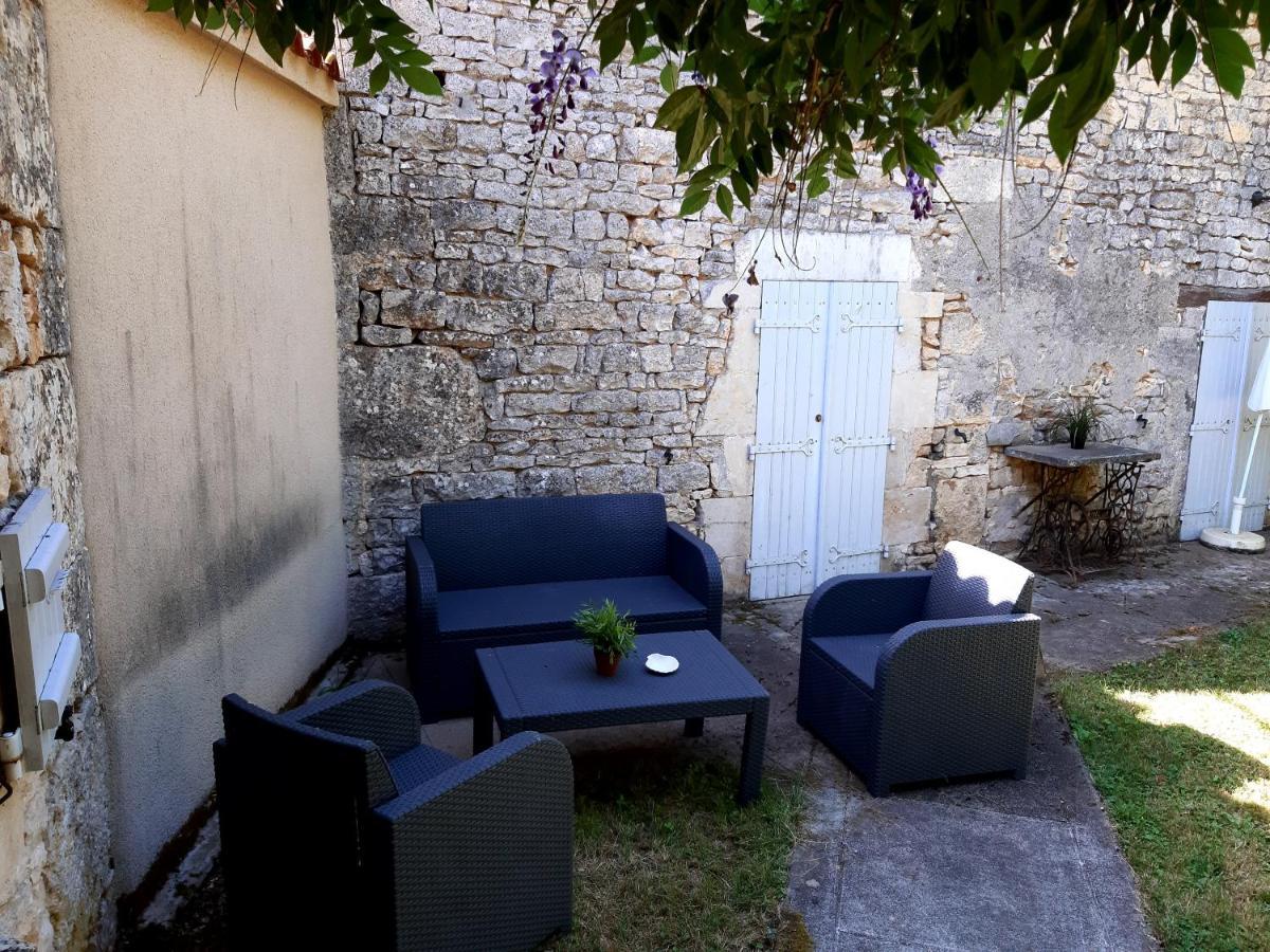 Wisteria Cottage Les Adjots Exterior photo